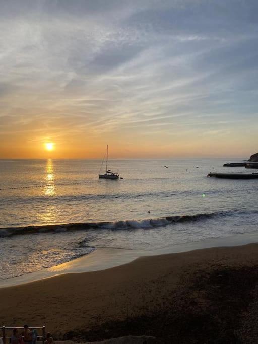 Atardecer En Playa Sardina Apartment Exterior photo